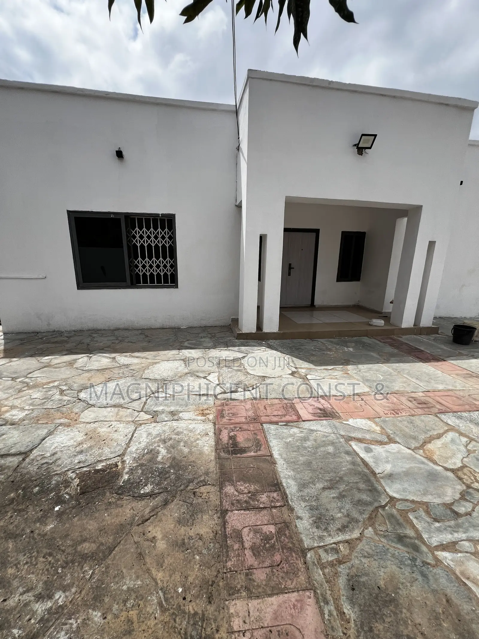 3bdrm House in Hills Estate, Ashaley Botwe for rent