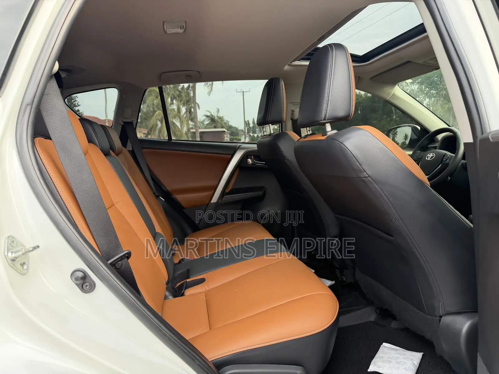 Toyota RAV4 XLE 4dr SUV (2.5L 4cyl 6A) 2018 White