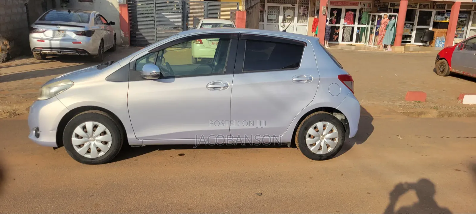 Toyota Vitz 2012 Silver