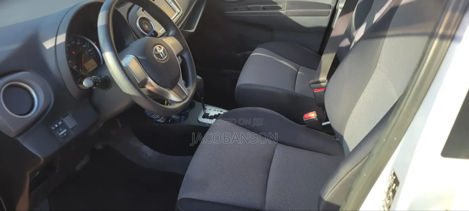 Toyota Vitz 2012 Silver