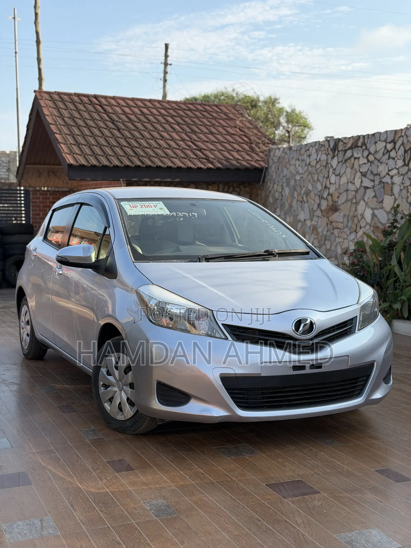 Toyota Vitz 1.3 FWD 5dr 2012 Silver