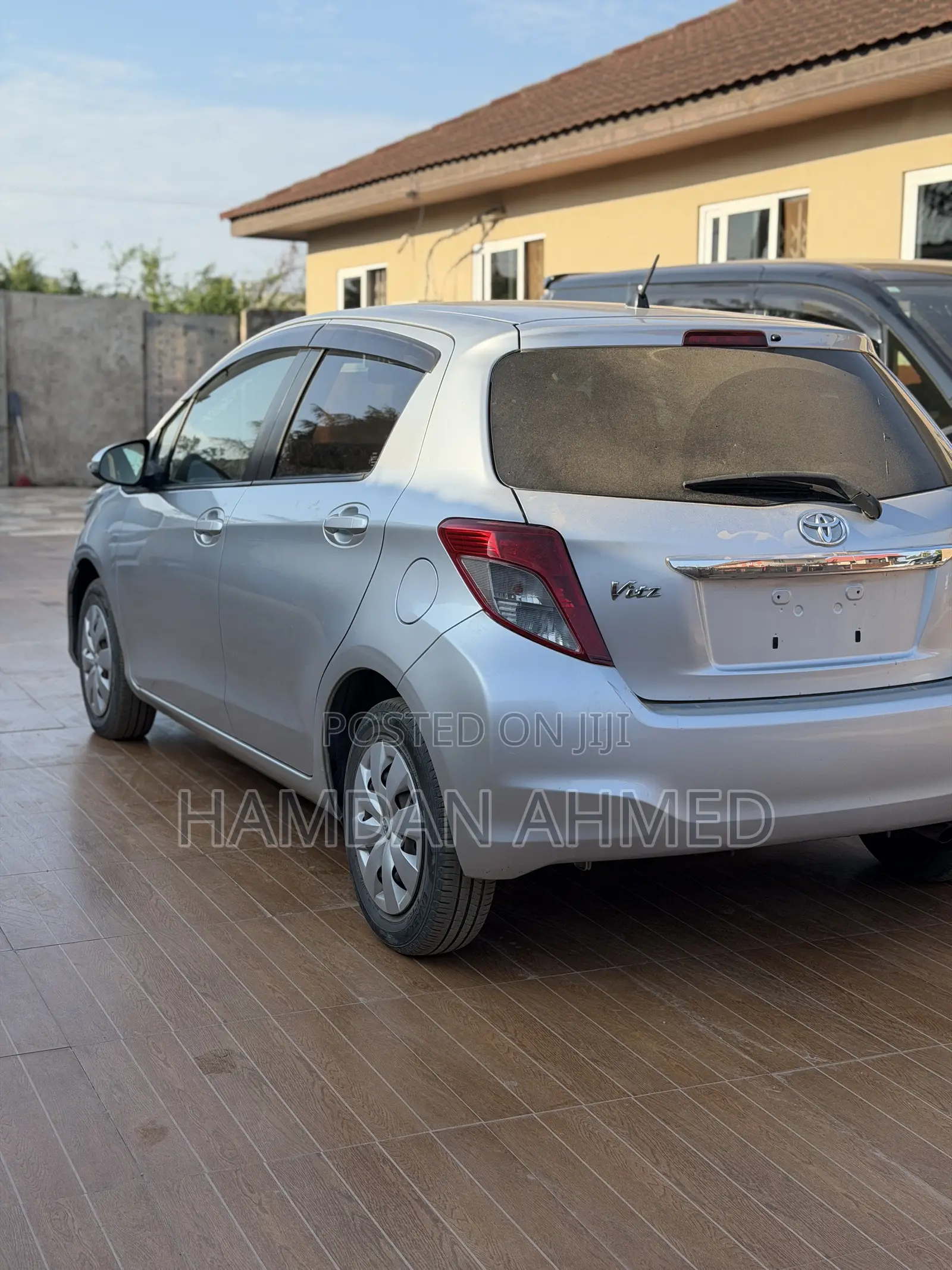 Toyota Vitz 1.3 FWD 5dr 2012 Silver