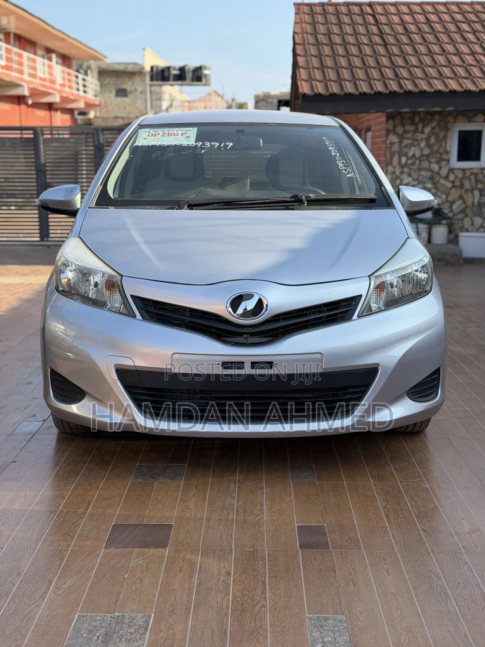Toyota Vitz 1.3 FWD 5dr 2012 Silver