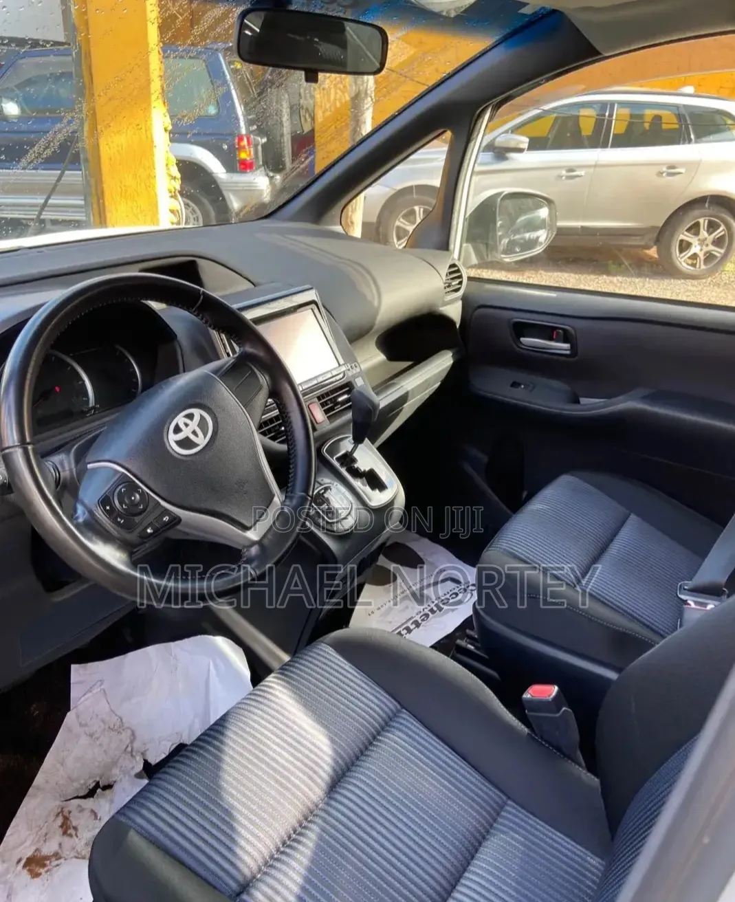 Toyota Voxy V 2WD 7-Seater 2015 White