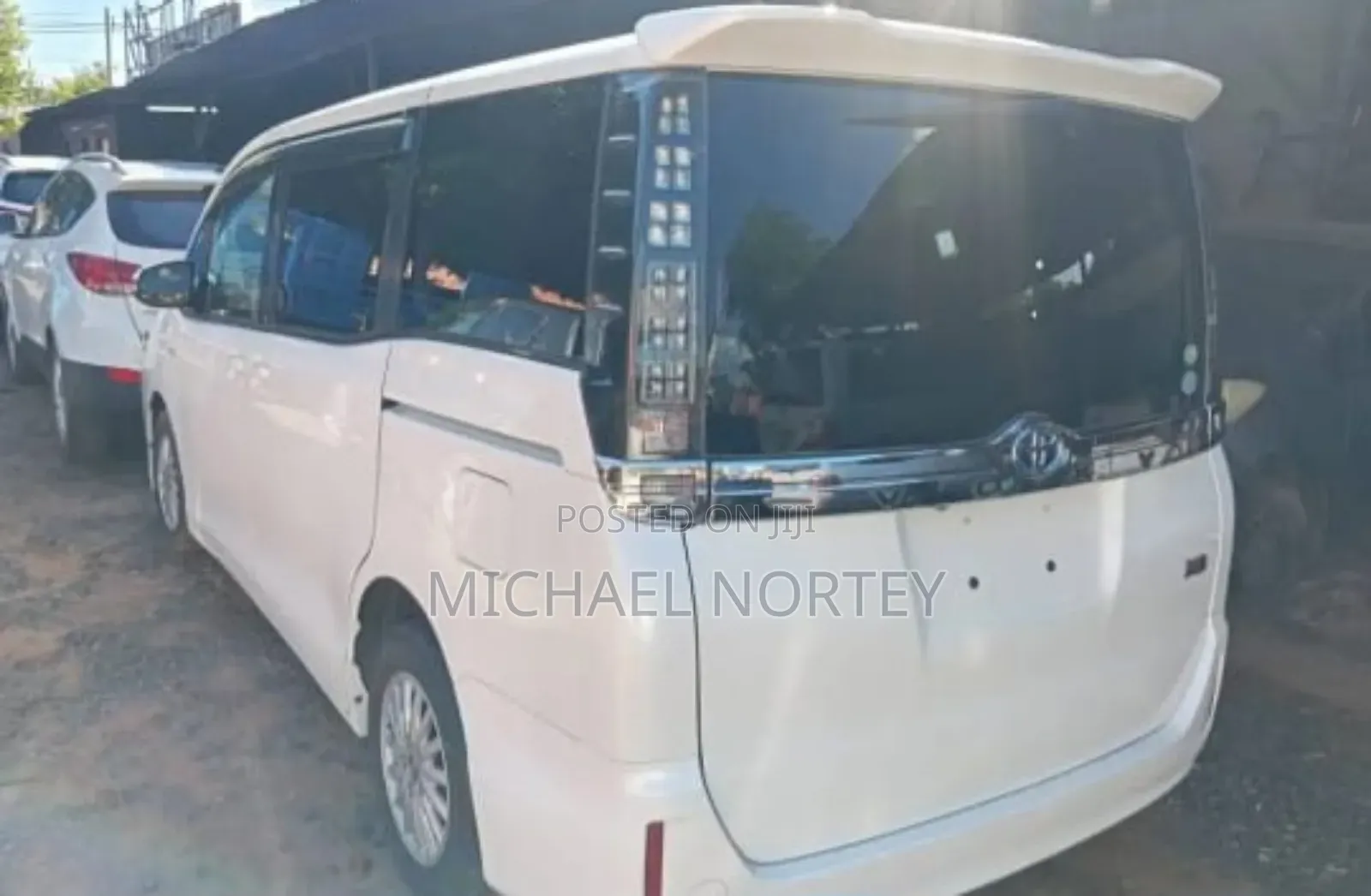 Toyota Voxy V 2WD 7-Seater 2015 White