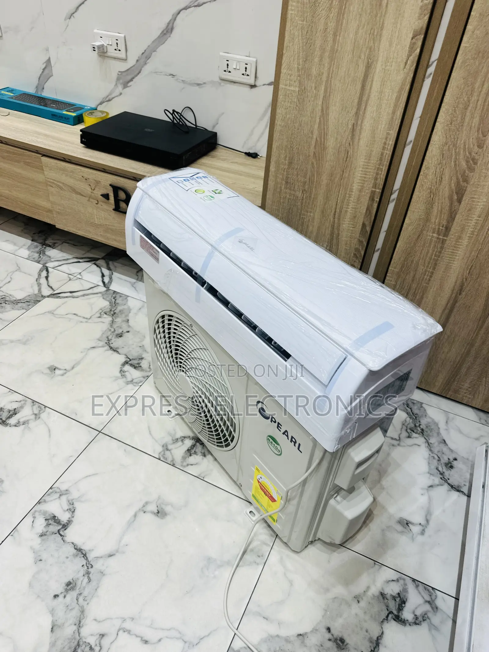 Ultra Modern 1.5hp/12000 Btu/H Pearl 1.5HP R410a Split Air Conditioner