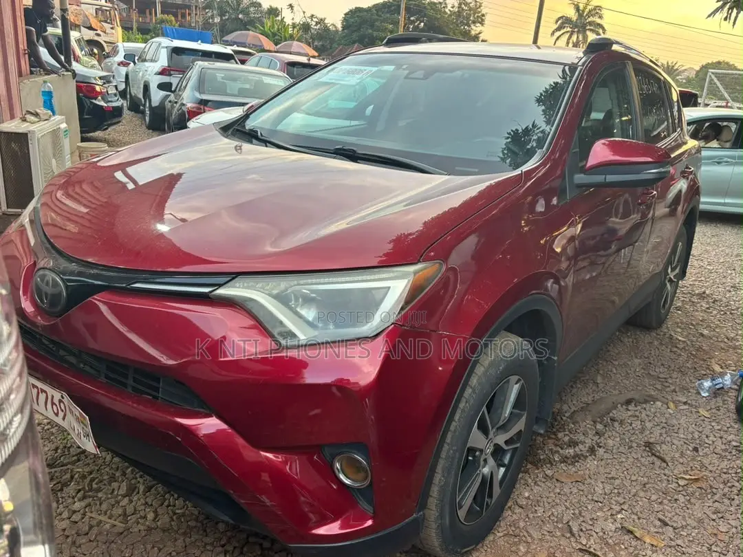Toyota RAV4 LE 4dr SUV AWD (2.5L 4cyl 6A) 2018 Red