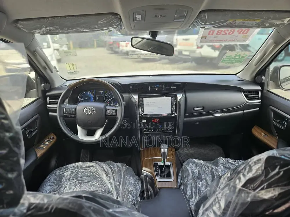 Toyota Fortuner 2024 Brown