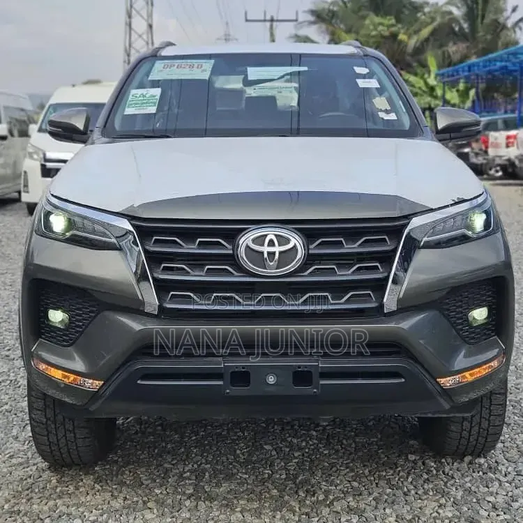Toyota Fortuner 2024 Brown