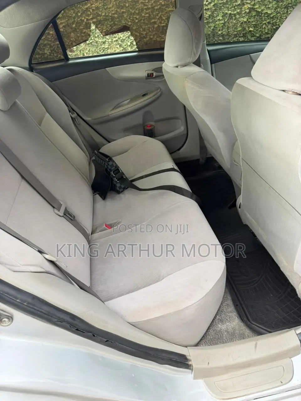 Toyota Corolla LE Special Edition 4dr Sedan (1.8L 4cyl 4A) 2013 Silver