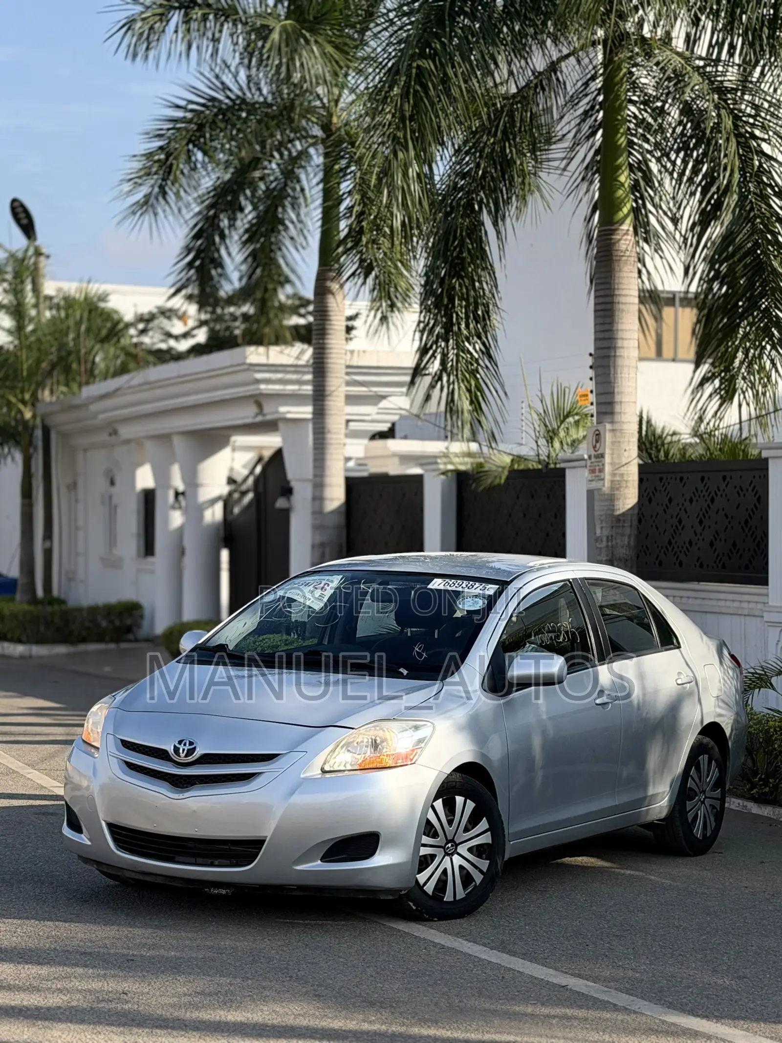 Toyota Yaris Base Sedan 4dr 2010 Silver