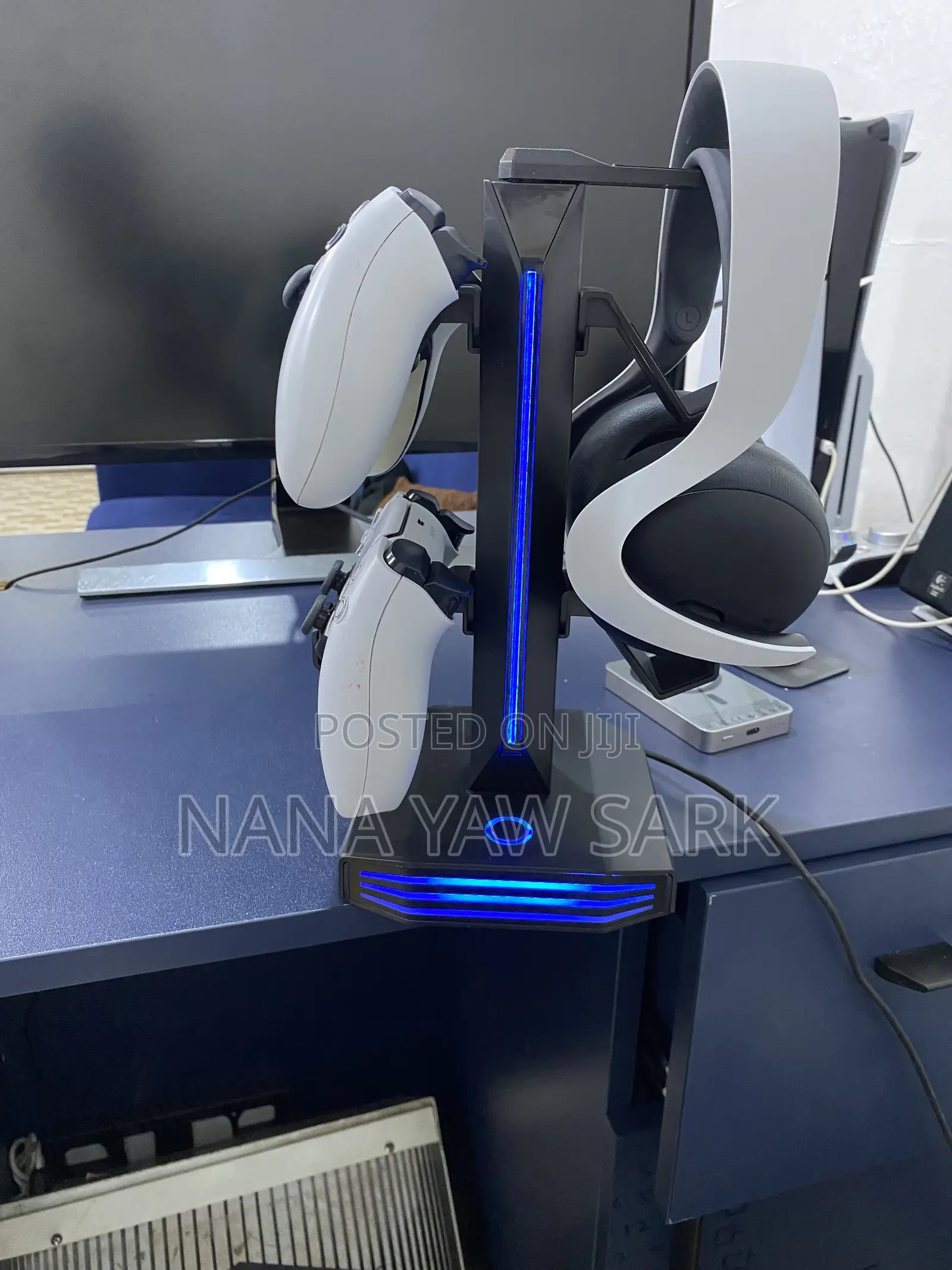 Controller and Headset Stand RGB