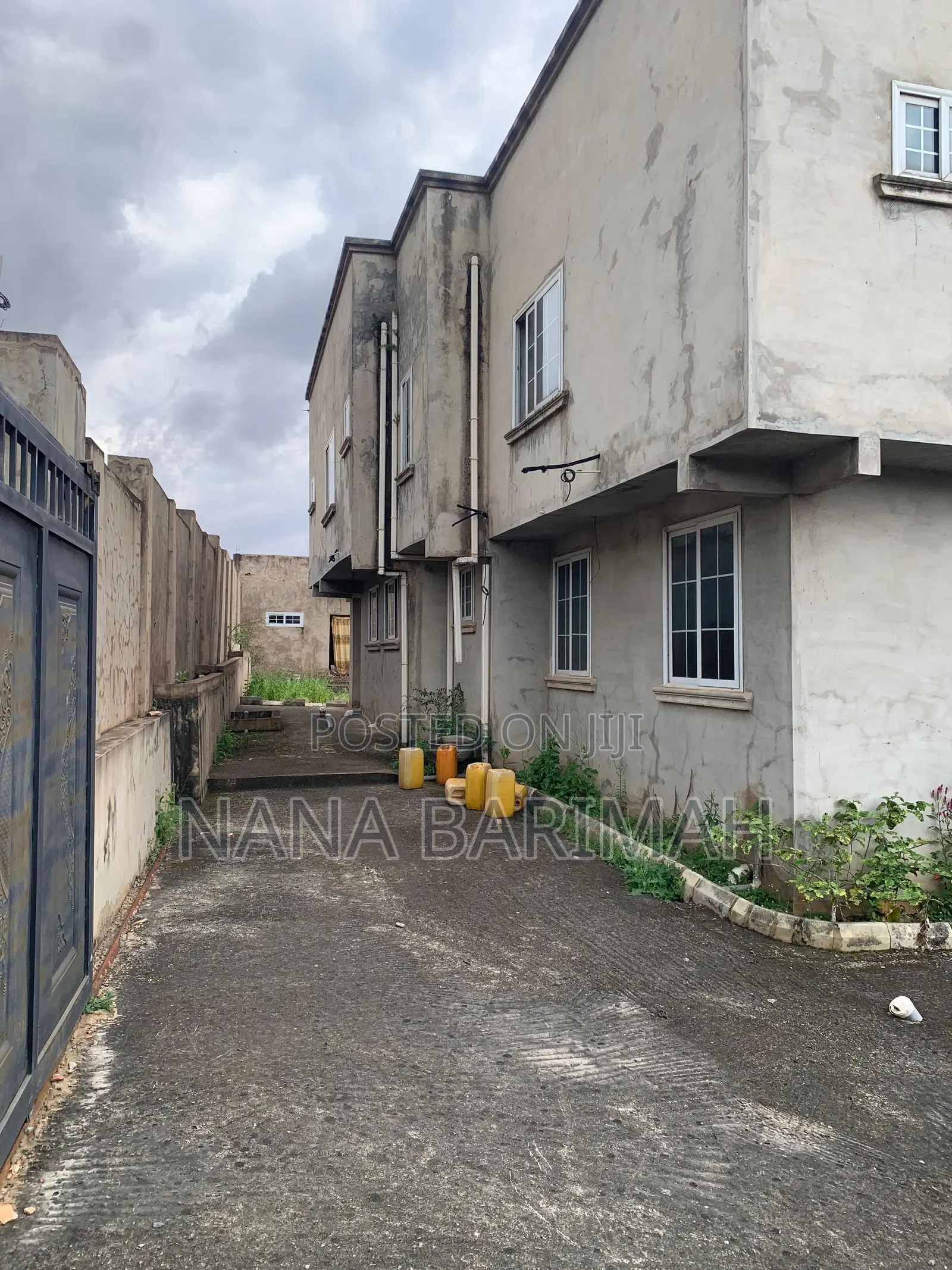 4bdrm Mansion in Abokobi for sale