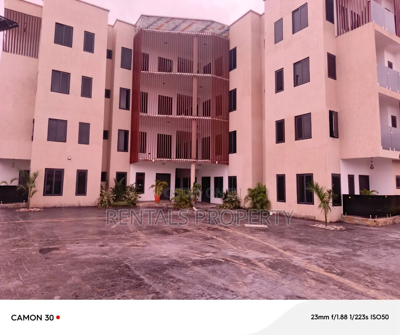 1bdrm Block of Flats in Agbogbo, Cemetery Area for rent