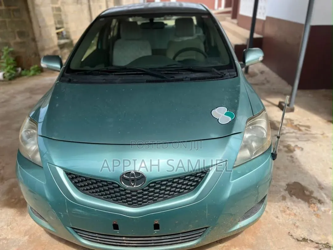 Toyota Belta 2012 Green