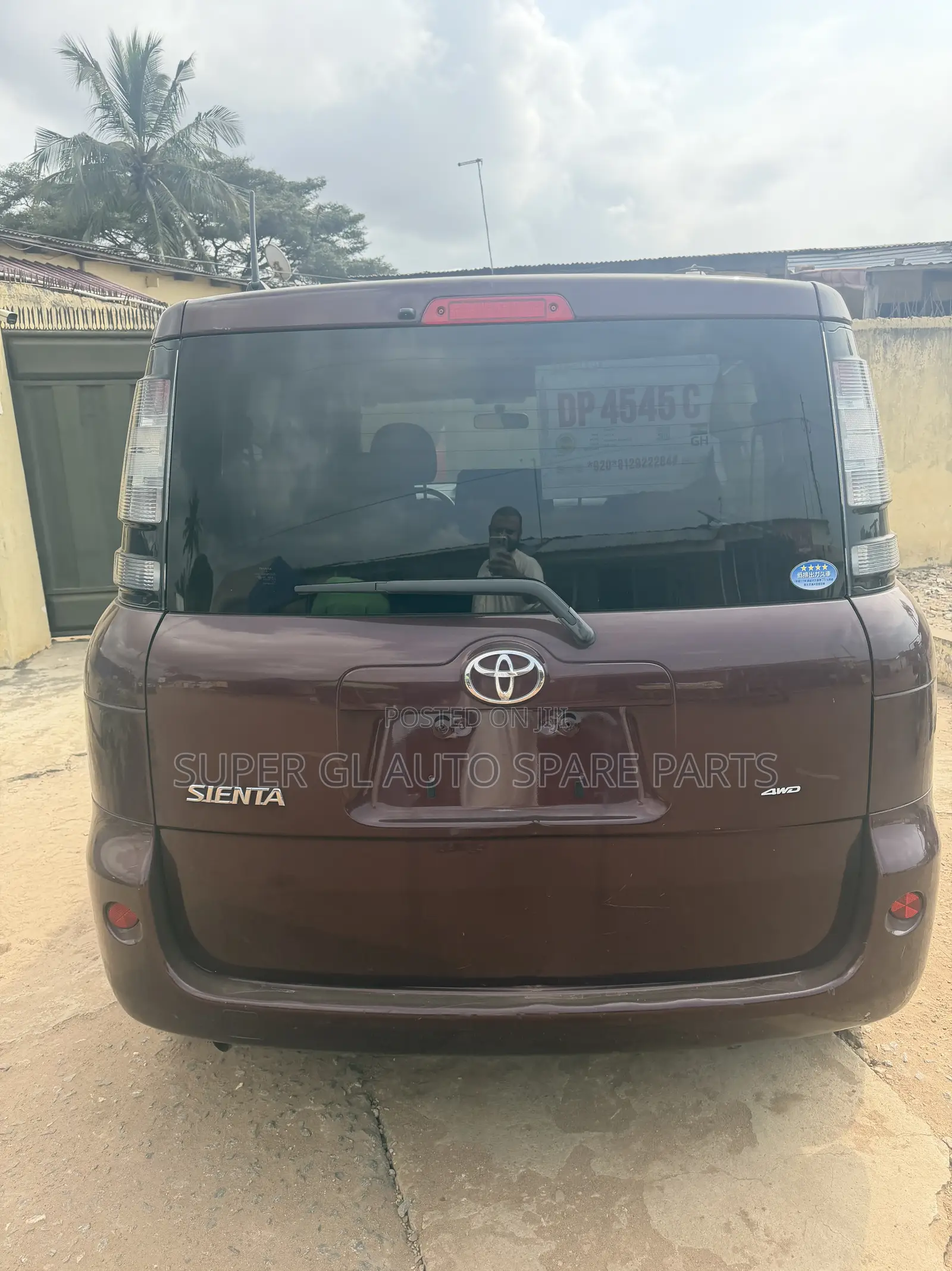 Toyota Sienta 1.5 FWD 2012 Red