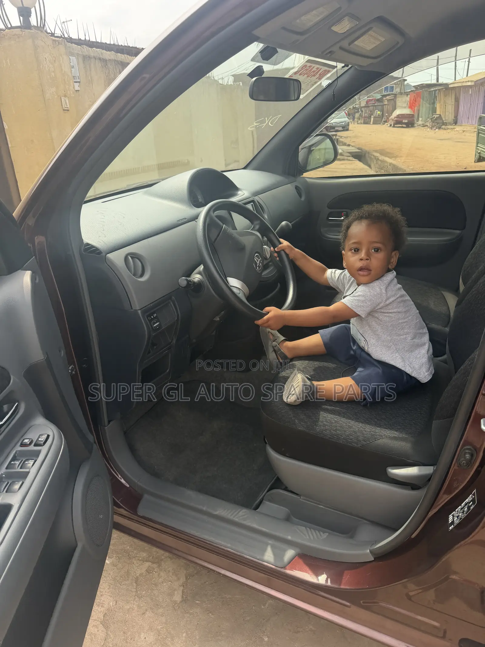 Toyota Sienta 1.5 FWD 2012 Red