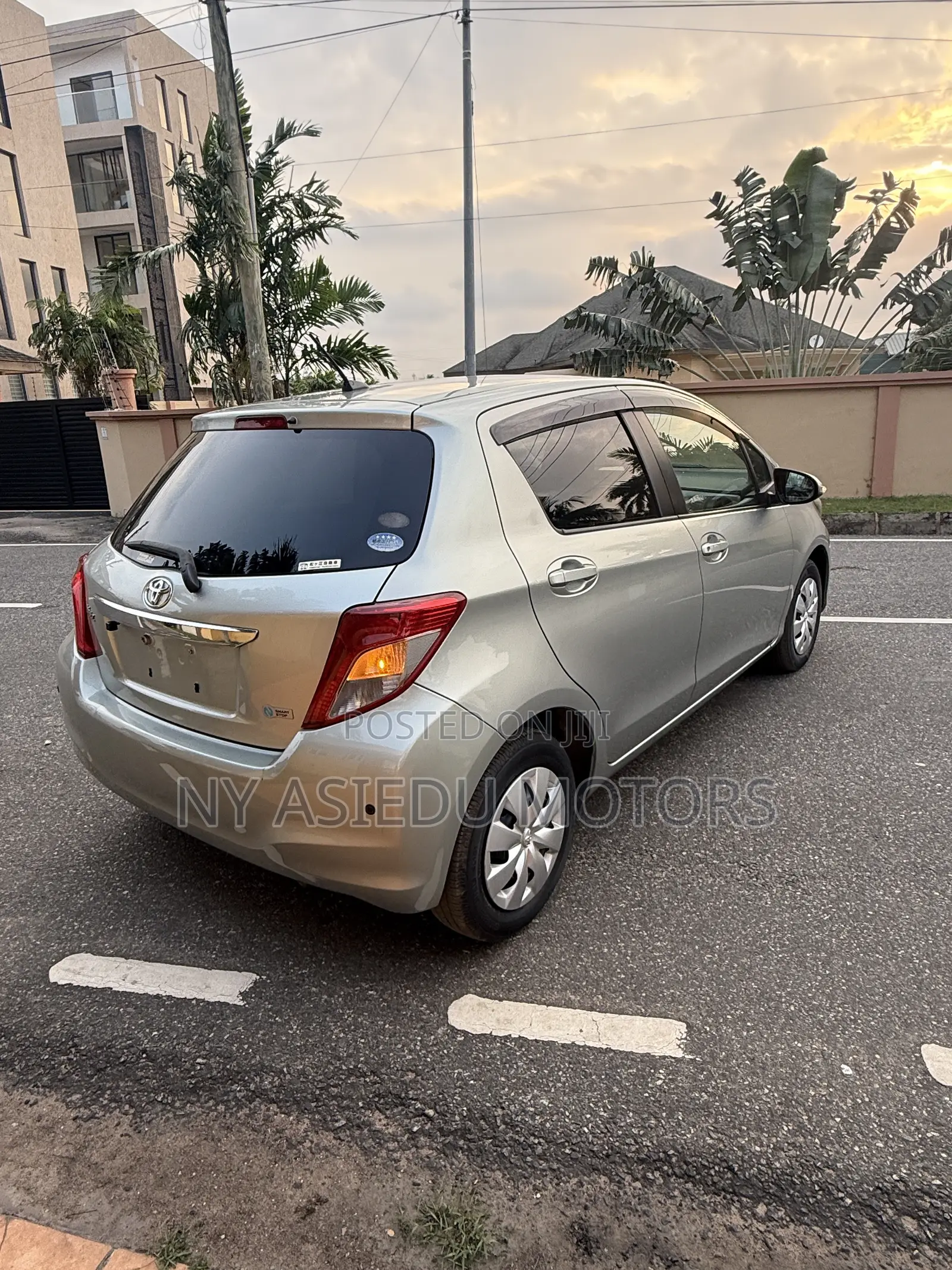 Toyota Vitz 1.3 FWD 5dr 2011 Green