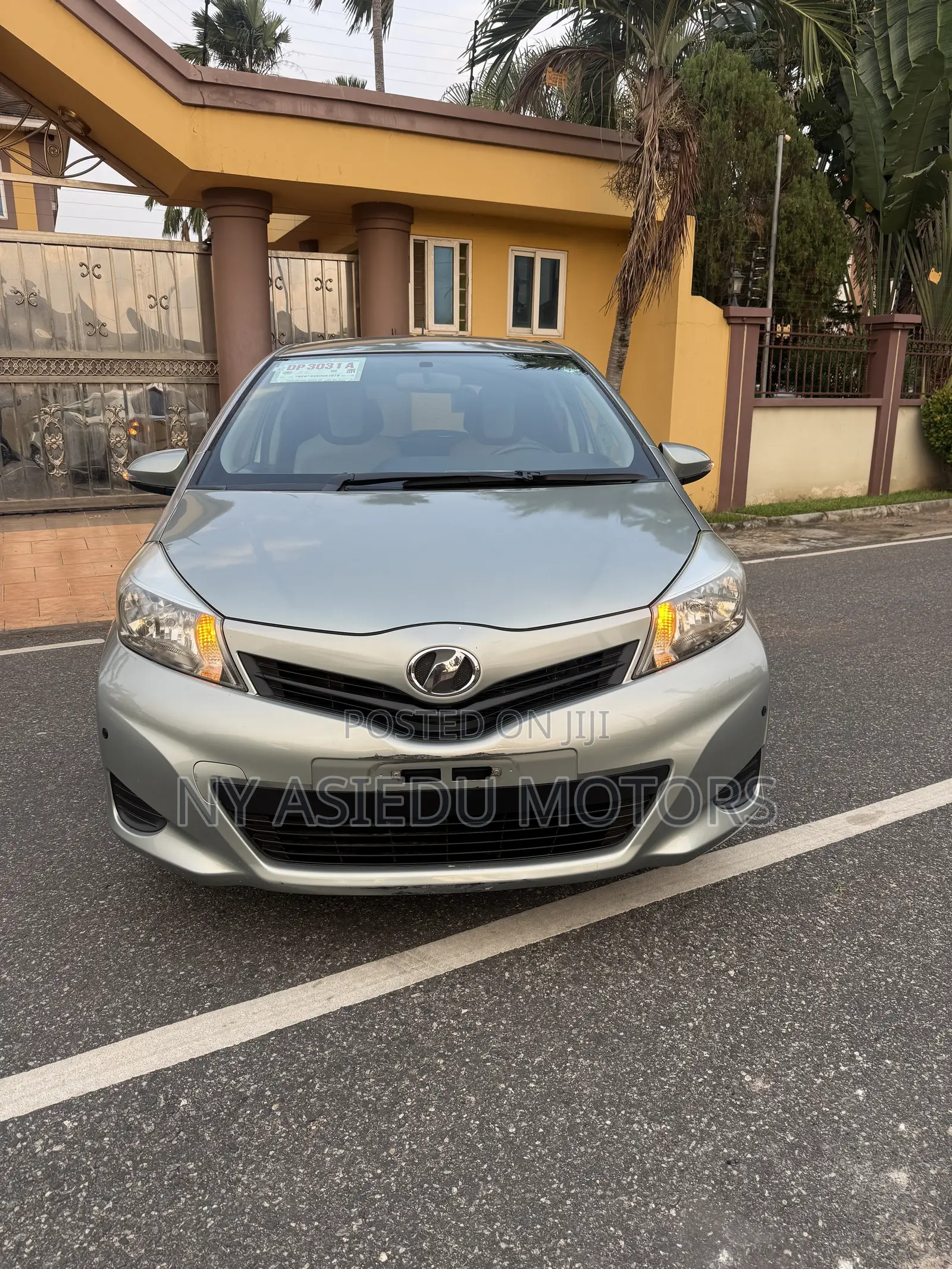 Toyota Vitz 1.3 FWD 5dr 2011 Green