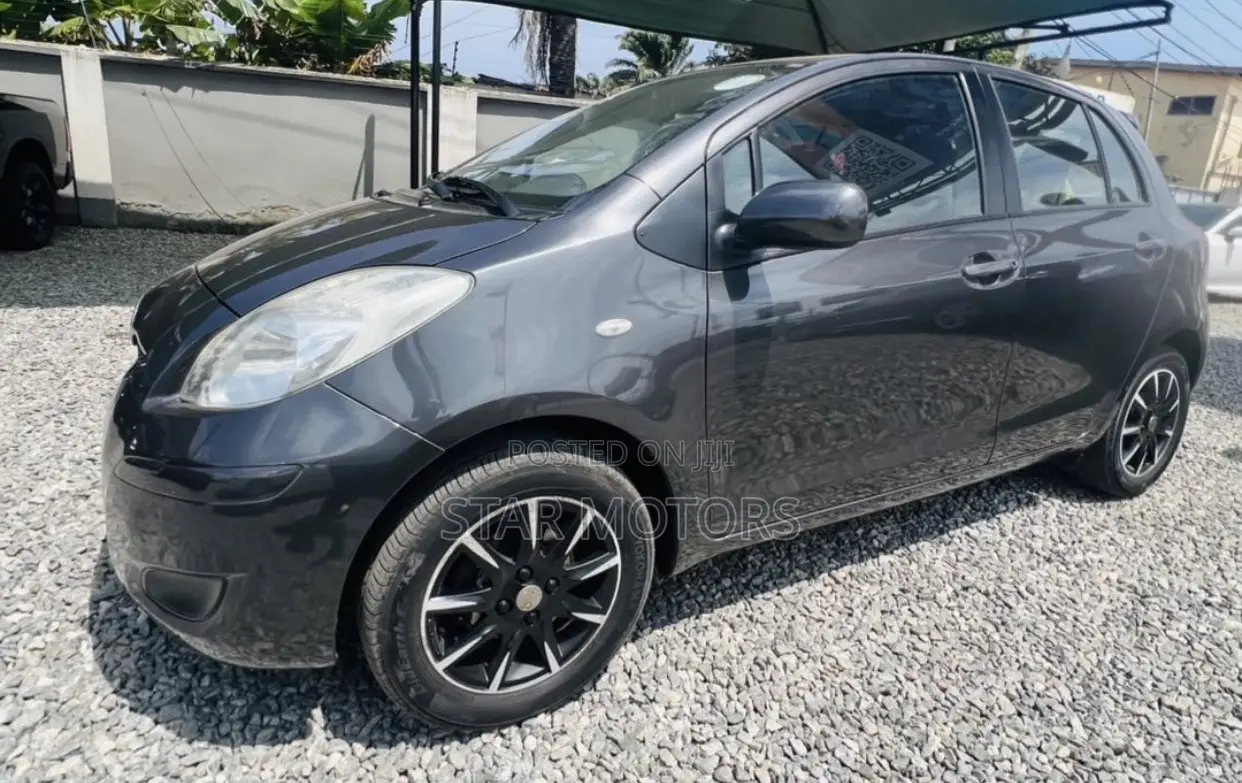 Toyota Yaris 2012 Gray