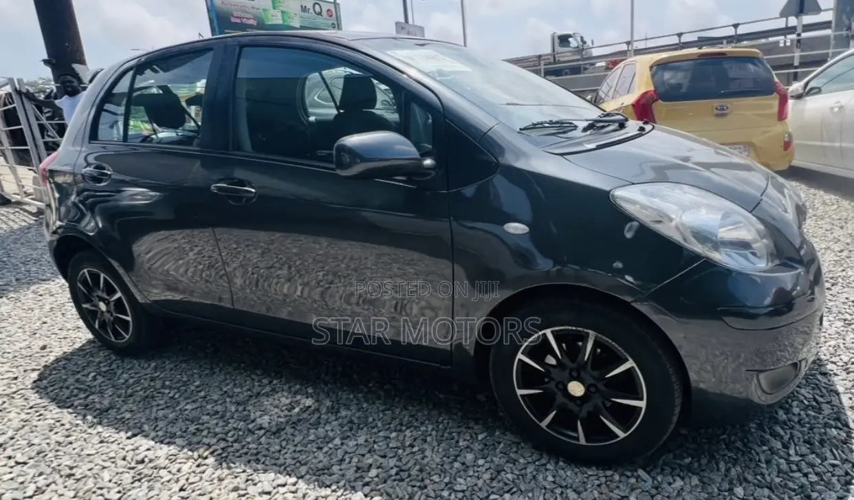 Toyota Yaris 2012 Gray