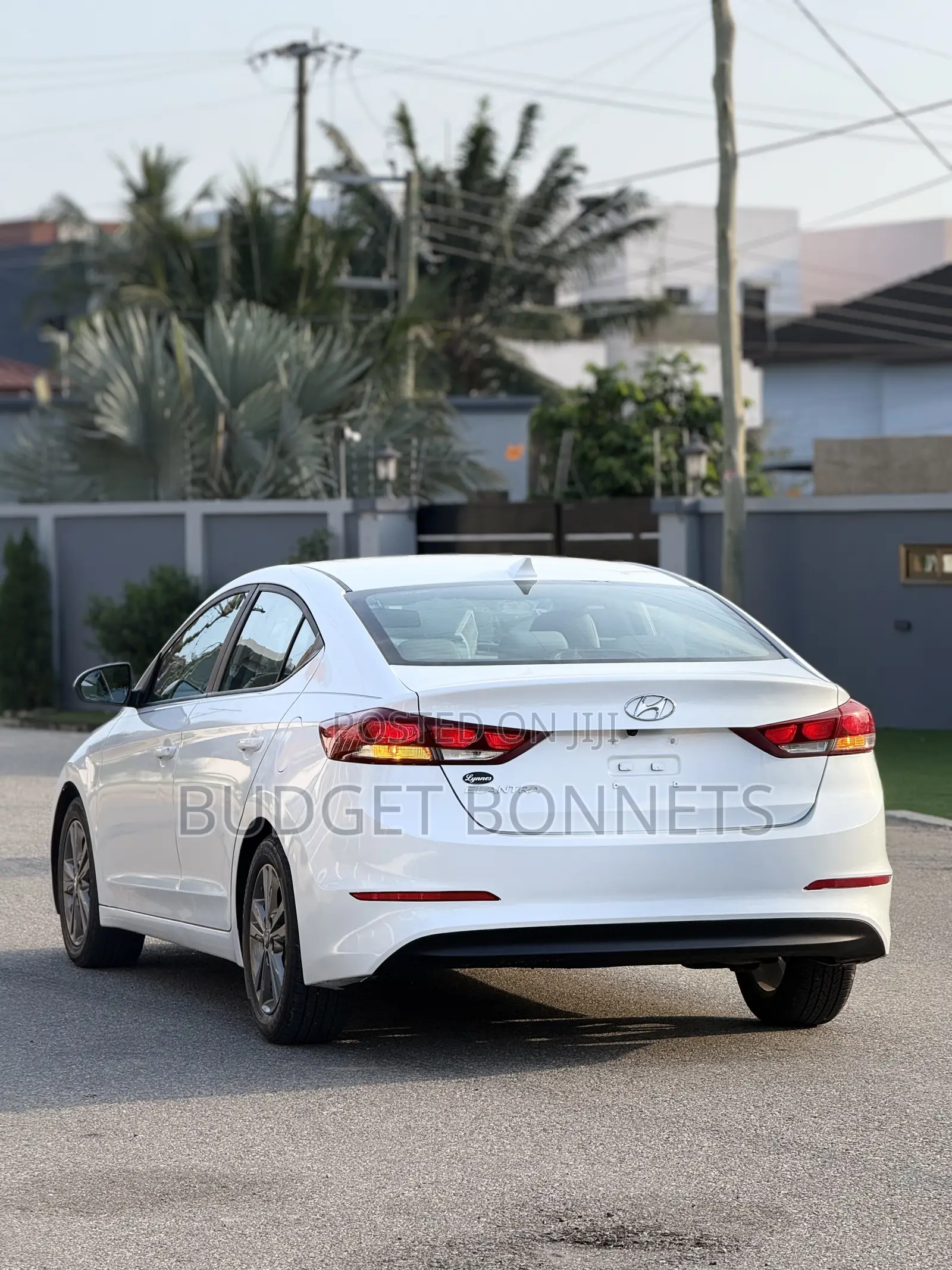 Hyundai Elantra SE Sedan FWD (2.0L 4cyl 6M) 2017 White