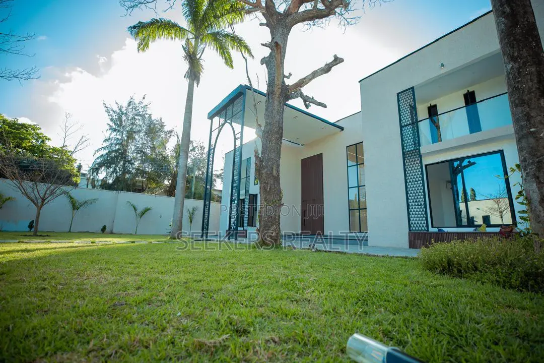 12bdrm House in Seekers Realty, US Embassy Area for sale