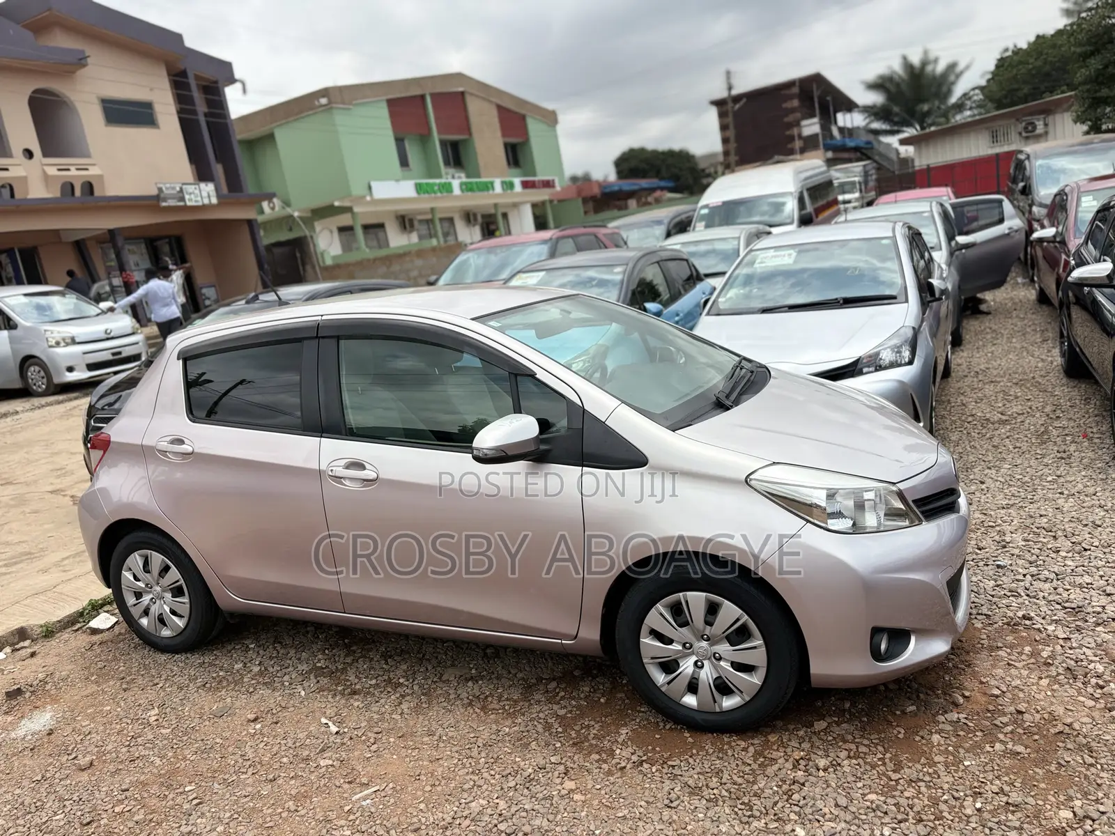 Toyota Vitz 1.3 FWD 5dr 2013 Silver