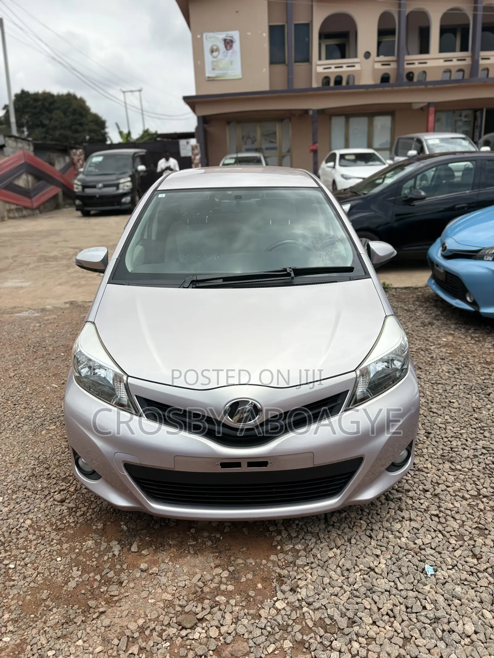 Toyota Vitz 1.3 FWD 5dr 2013 Silver