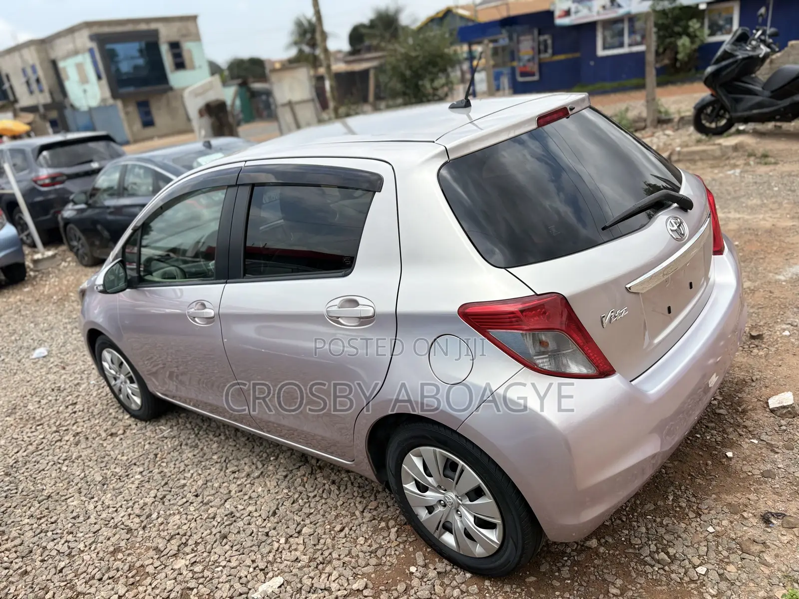Toyota Vitz 1.3 FWD 5dr 2013 Silver