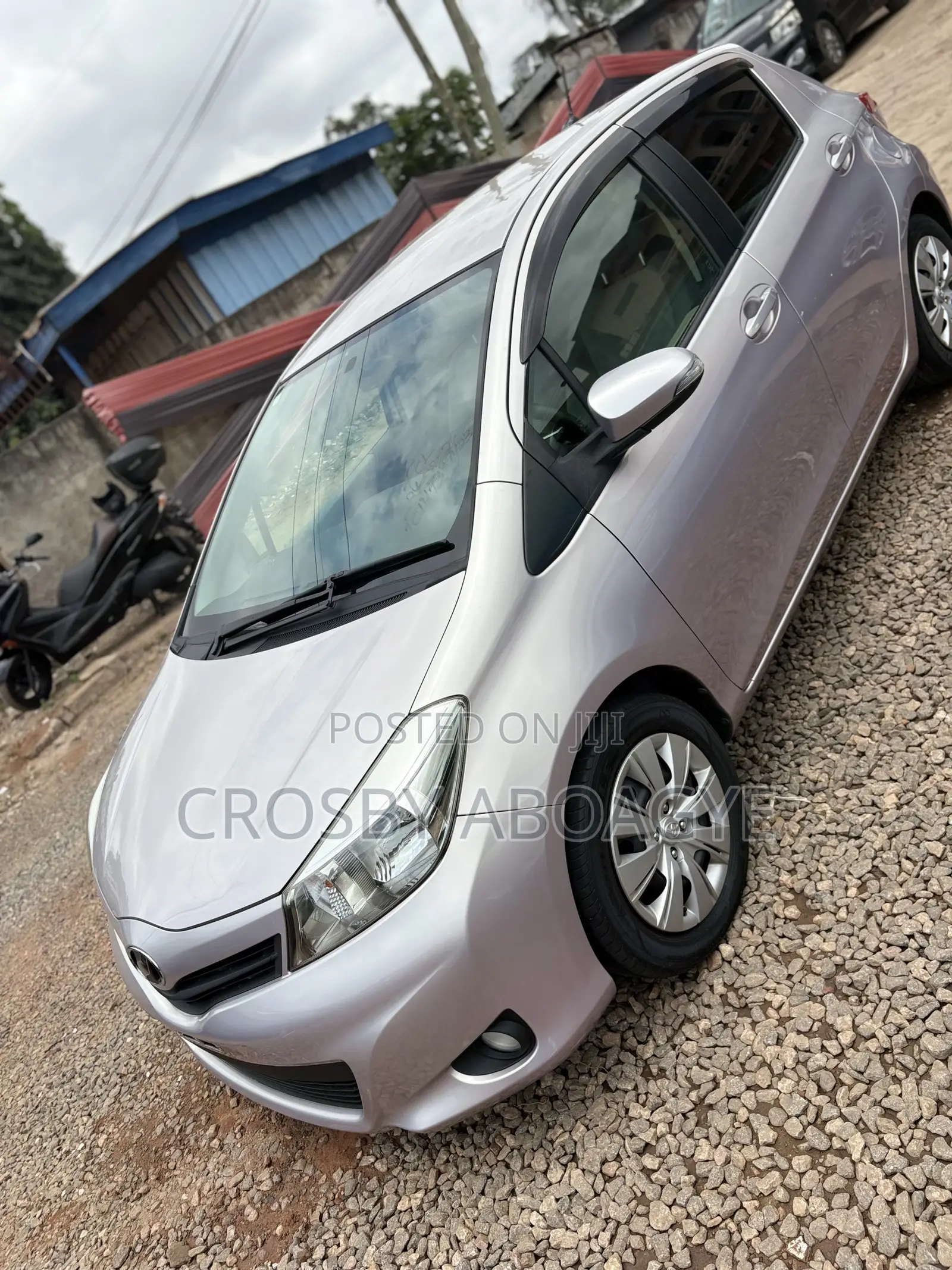 Toyota Vitz 1.3 FWD 5dr 2013 Silver
