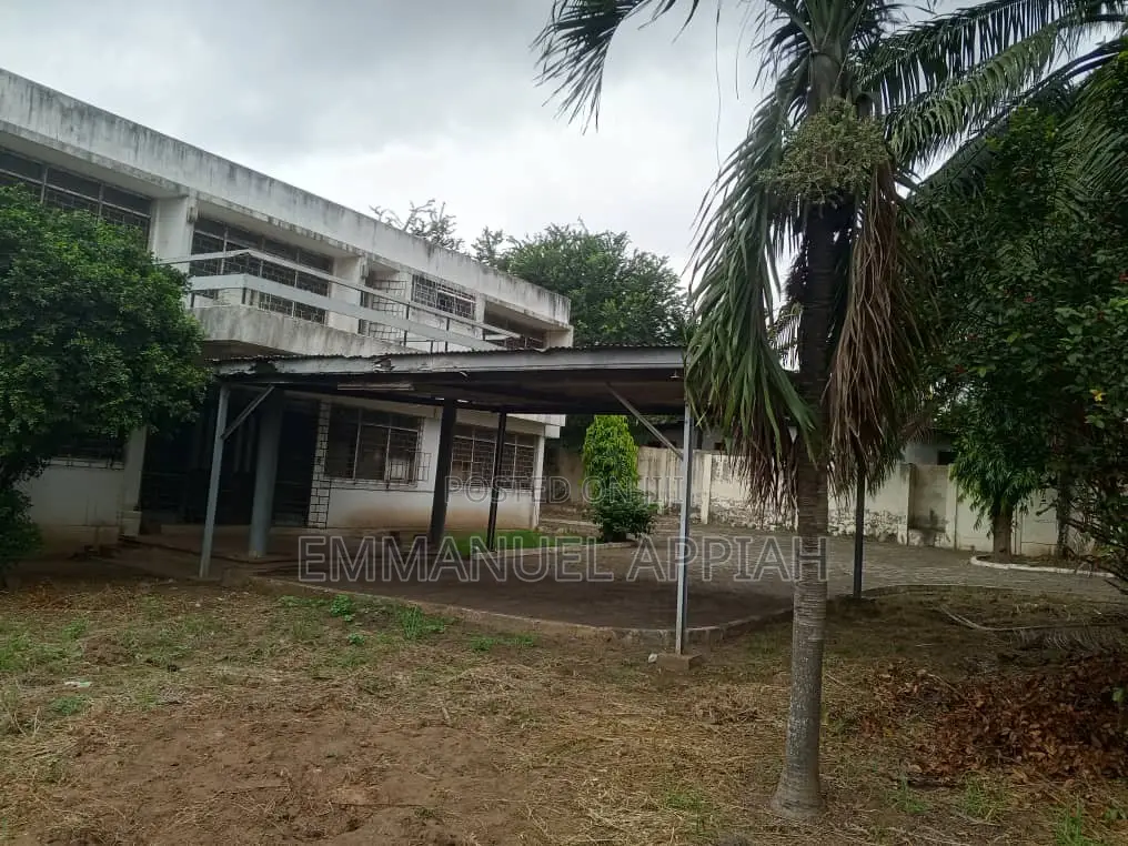 5bdrm House in Osu for sale