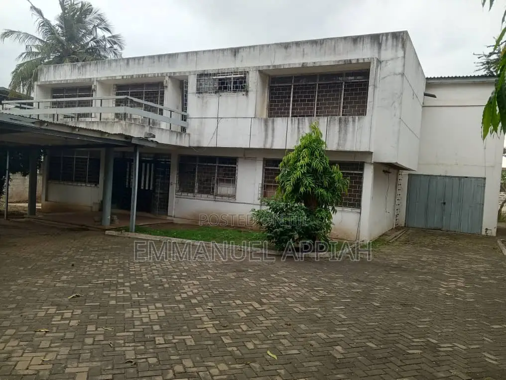 5bdrm House in Osu for sale