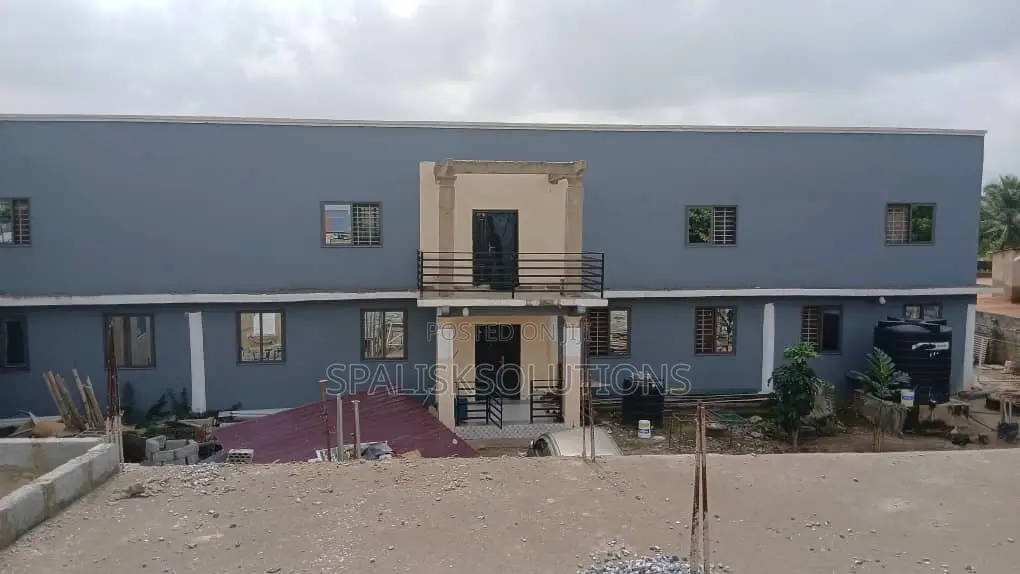 7bdrm House in Amasaman for sale