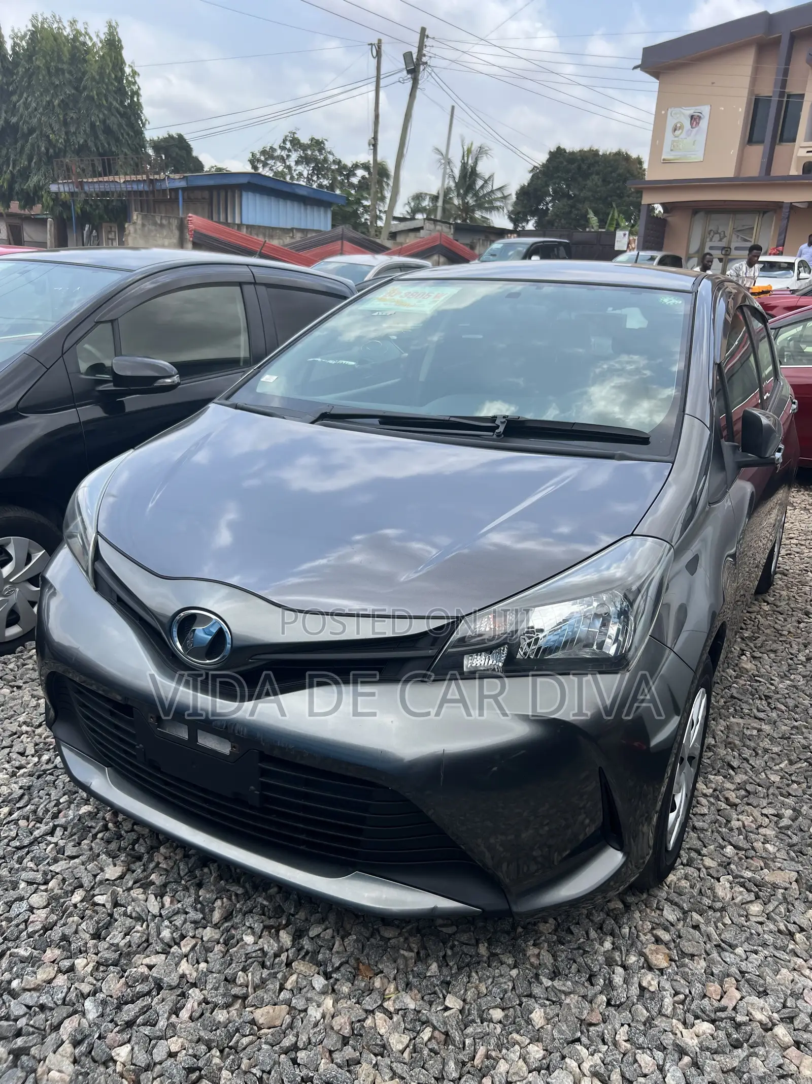 Toyota Vitz 1.3 FWD 5dr 2015 Gray