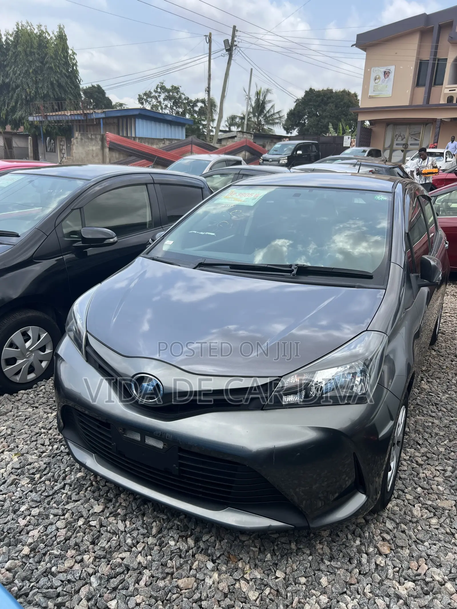 Toyota Vitz 1.3 FWD 5dr 2015 Gray