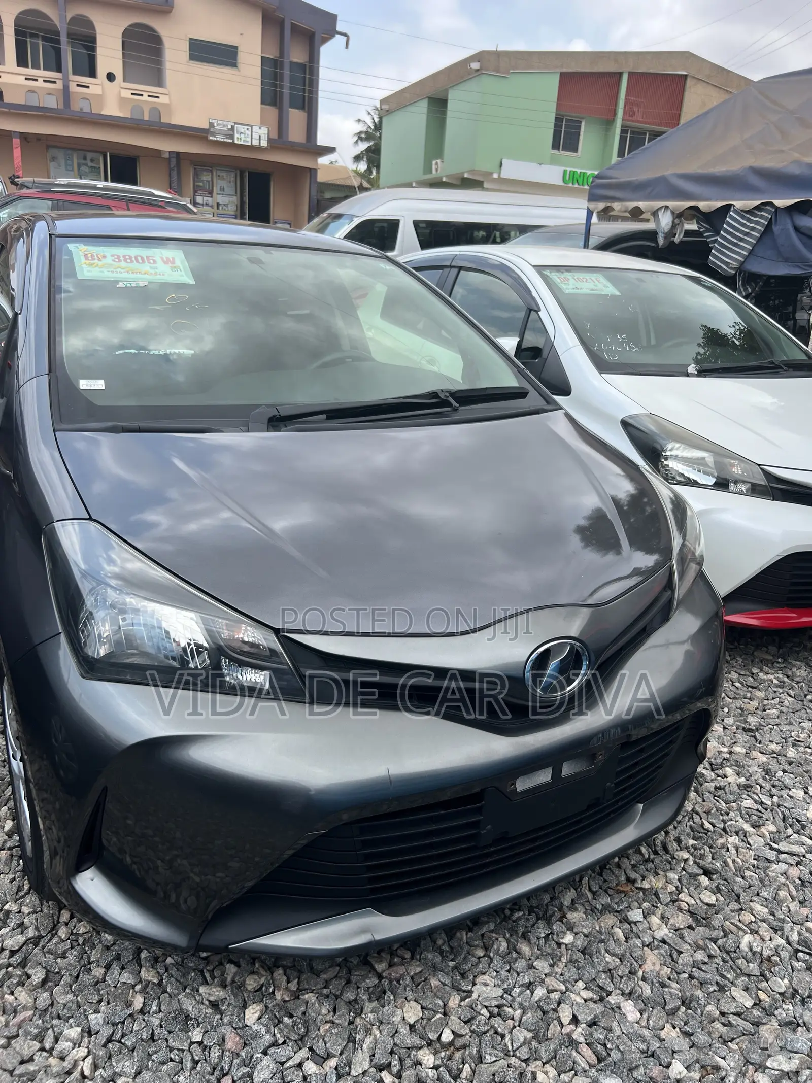 Toyota Vitz 1.3 FWD 5dr 2015 Gray