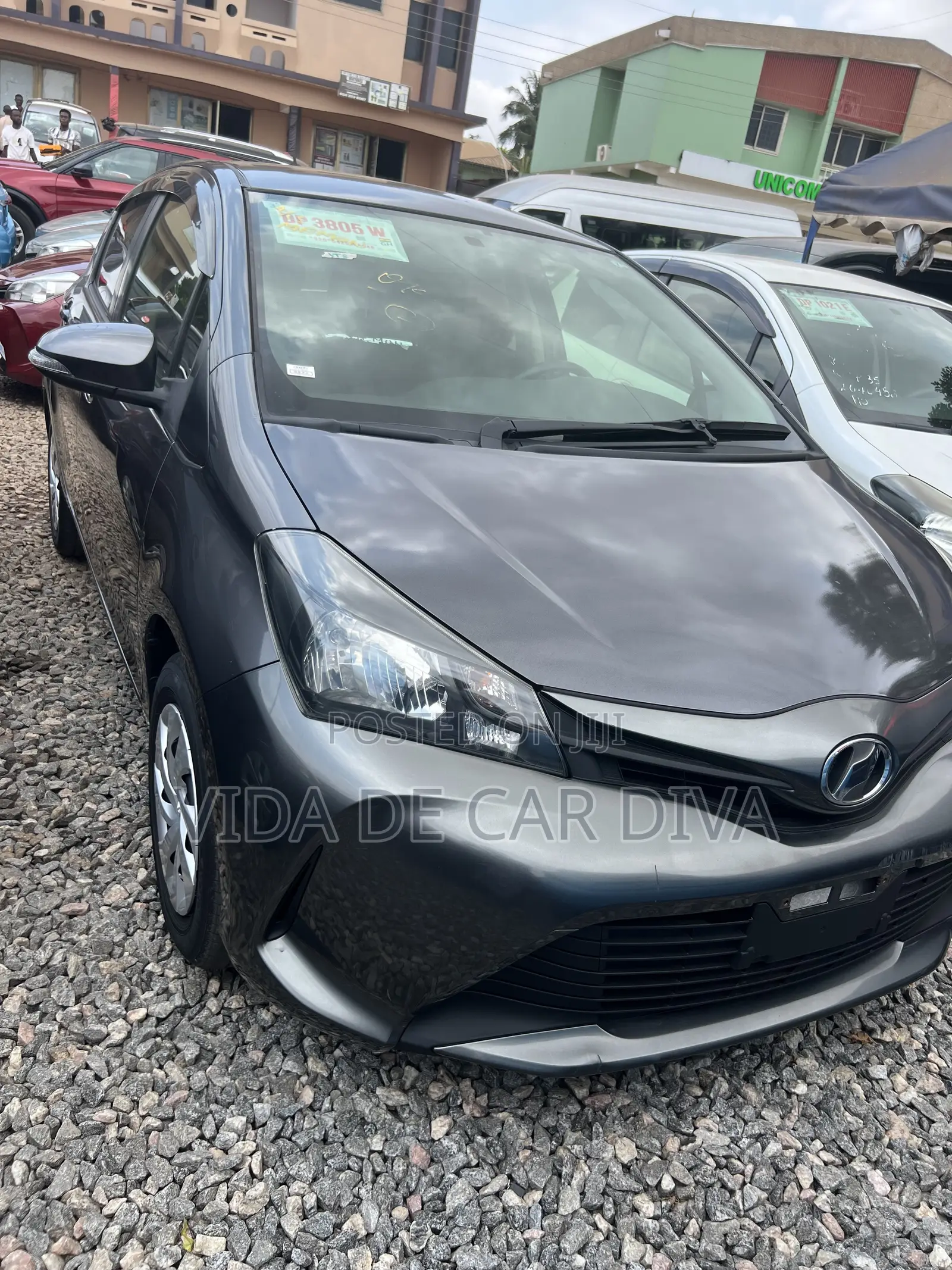 Toyota Vitz 1.3 FWD 5dr 2015 Gray