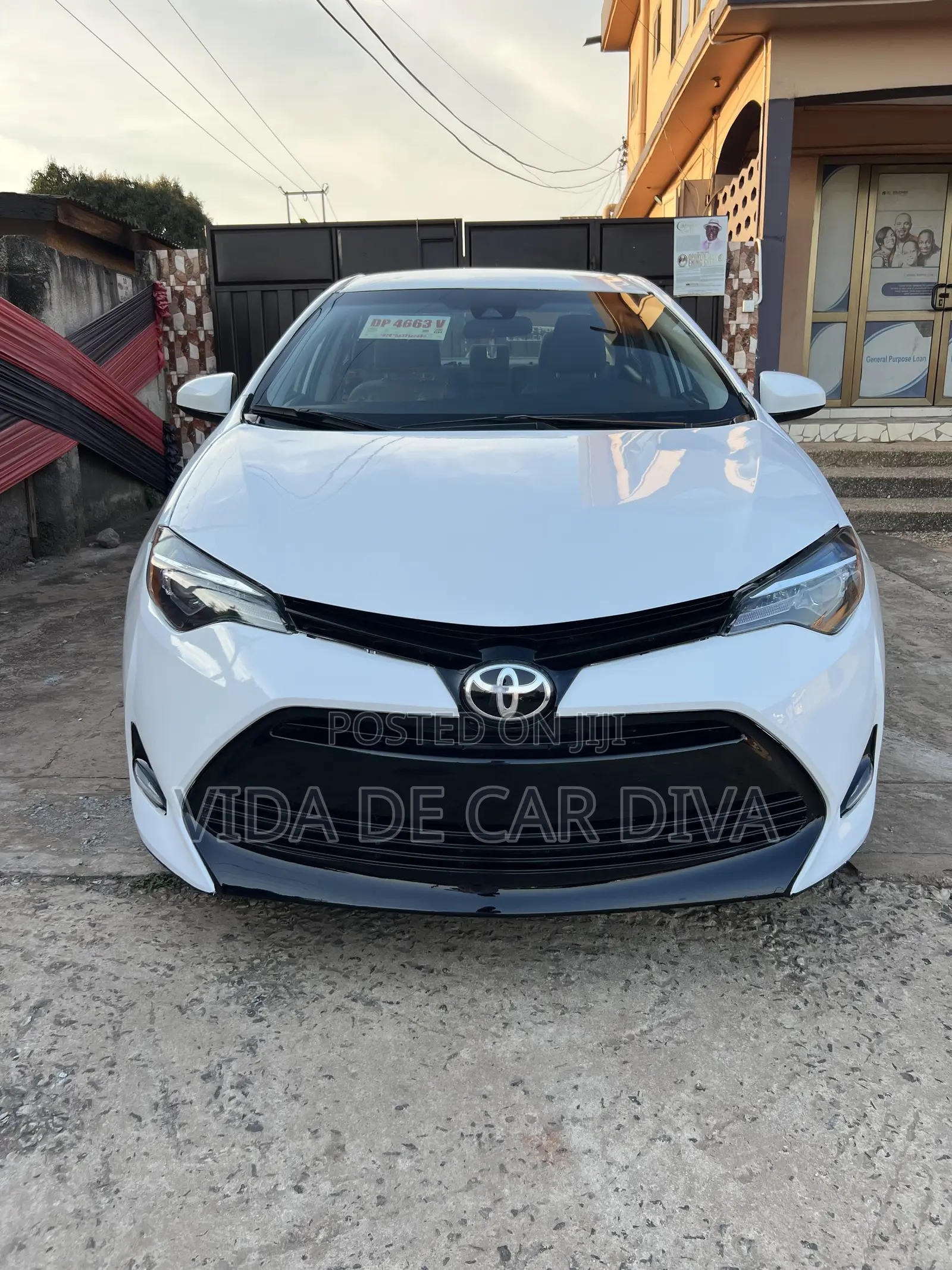 Toyota Corolla SE 4dr Sedan (1.8L 4cyl CVT) 2017 White