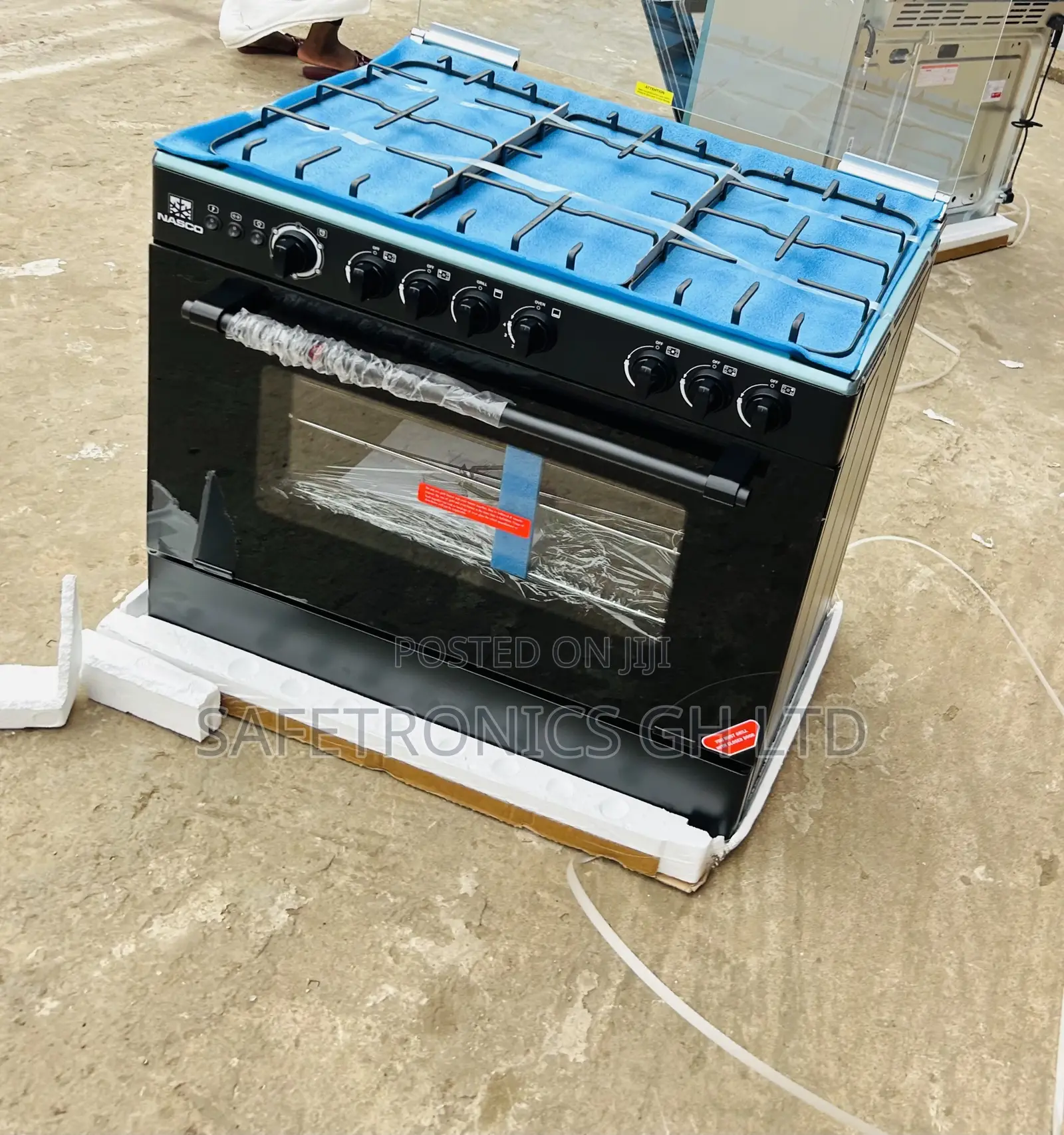 Essential Modern 5 Gas 60x90 Nasco Black Cooker