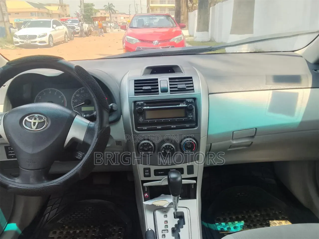 Toyota Corolla LE 4dr Sedan (1.8L 4cyl 4A) 2013 Gray