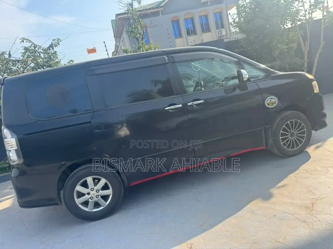 Toyota Voxy V 2WD 8-Seater 2010 Black