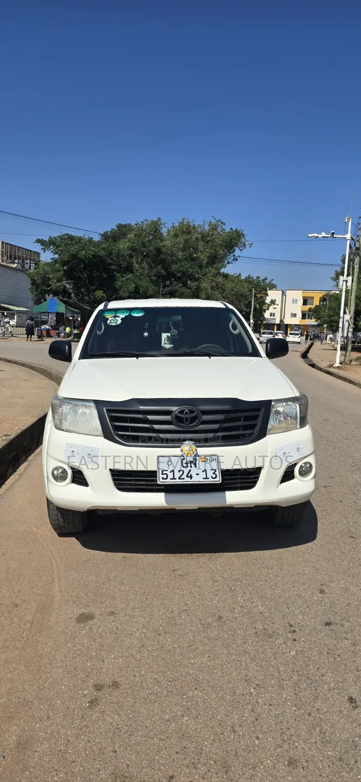 Toyota Hilux SR 4x4 2013 White