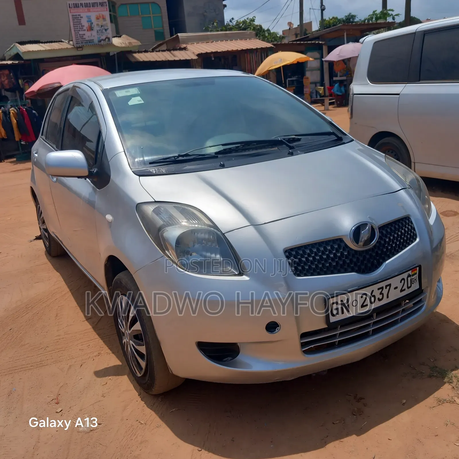 Toyota Vitz 2010 Silver