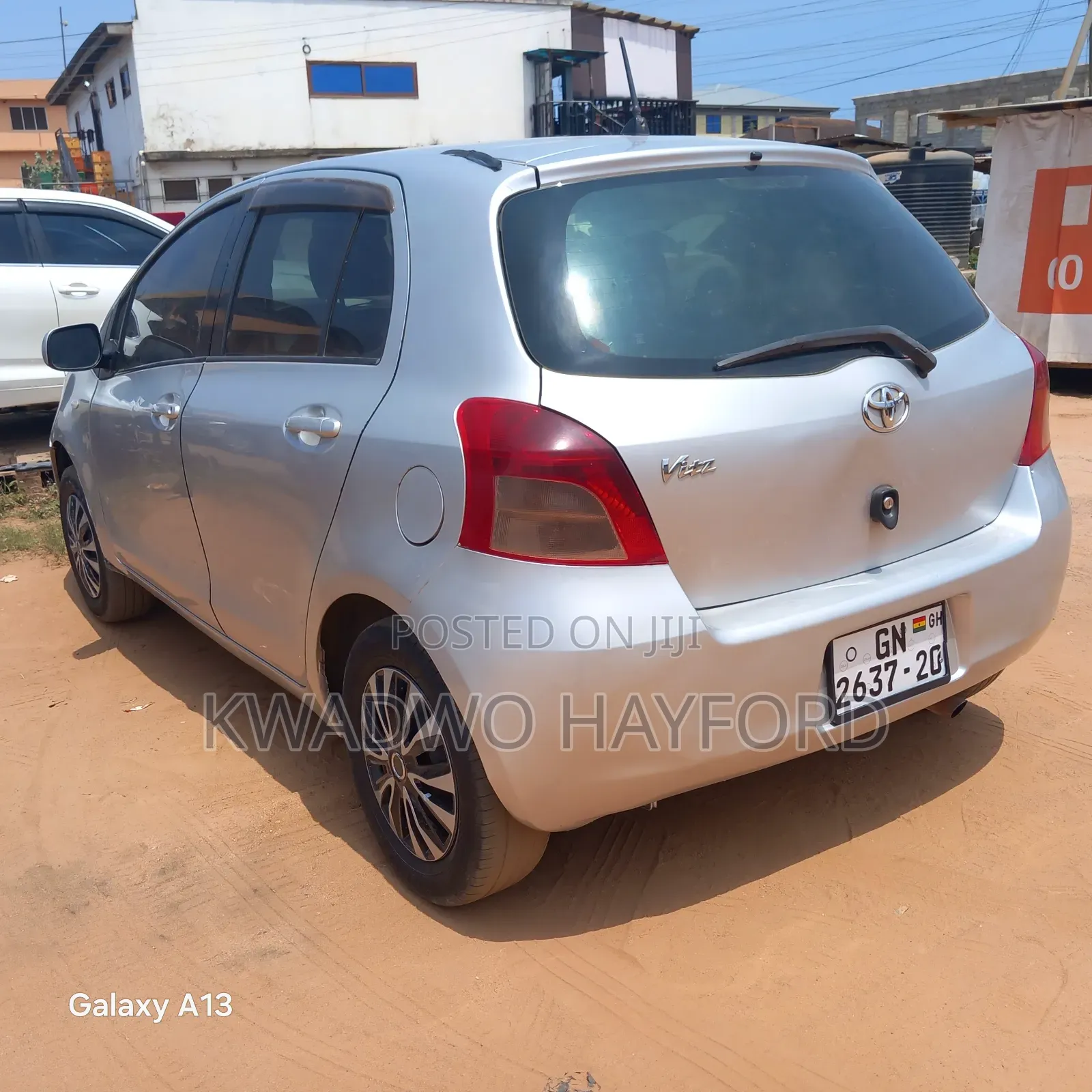 Toyota Vitz 2010 Silver