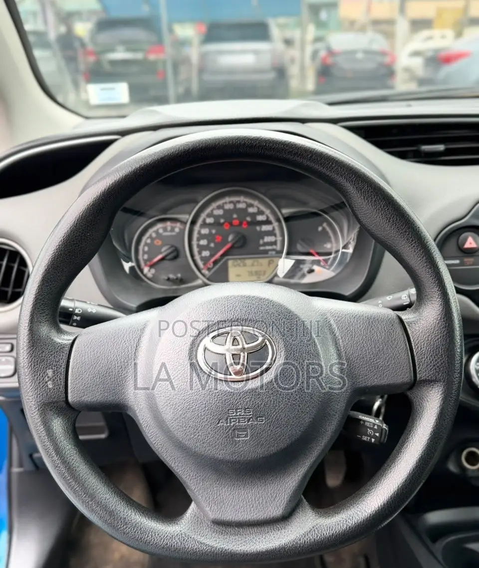 Toyota Yaris 2015 Blue