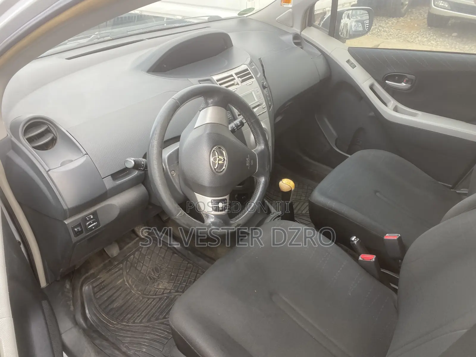 Toyota Yaris 2010 Silver