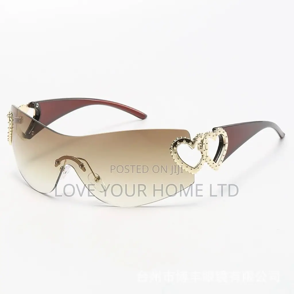 Fashion Shield Sunglasses – Gold Gradient Lens Heart Design