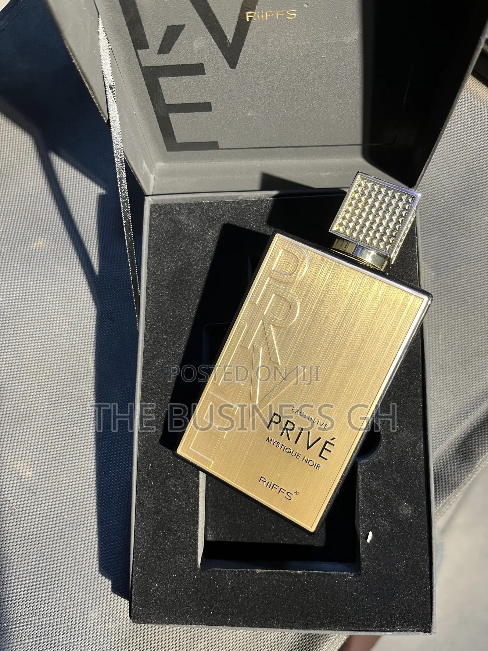 Prive Mystique Noir Perfume