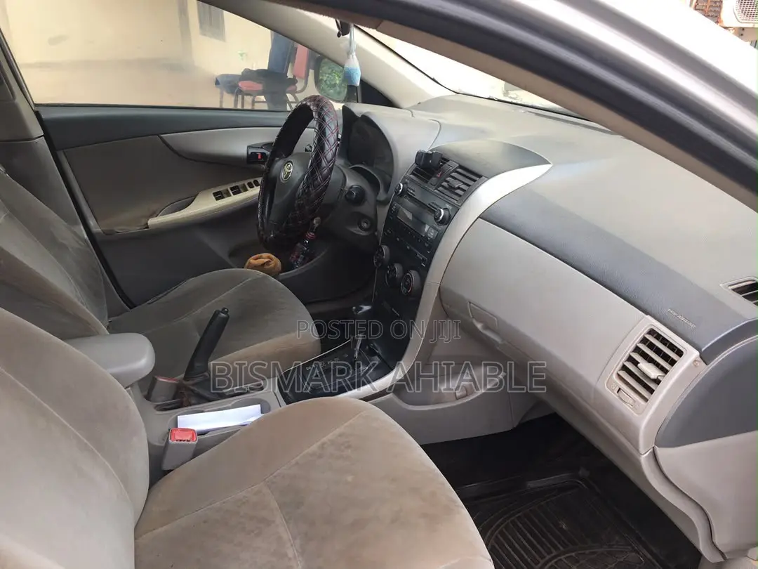 Toyota Corolla LE 4dr Sedan (1.8L 4 cyl 4A) 2009 Silver